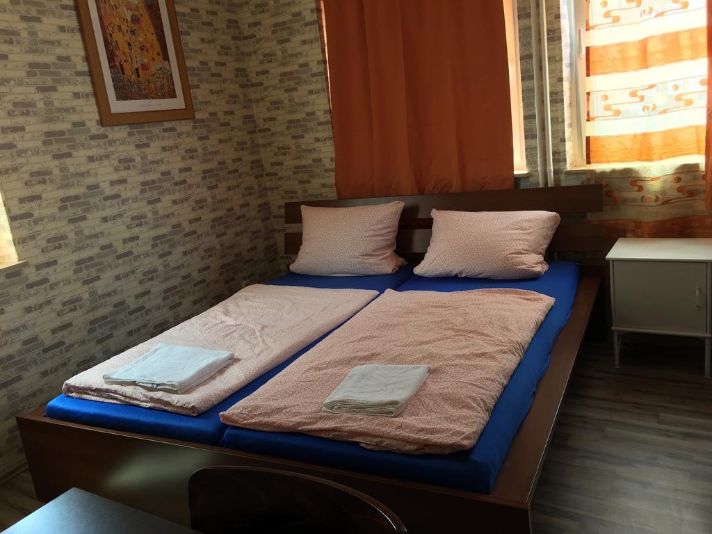 Pension Santorini ลูเบค ภายนอก รูปภาพ